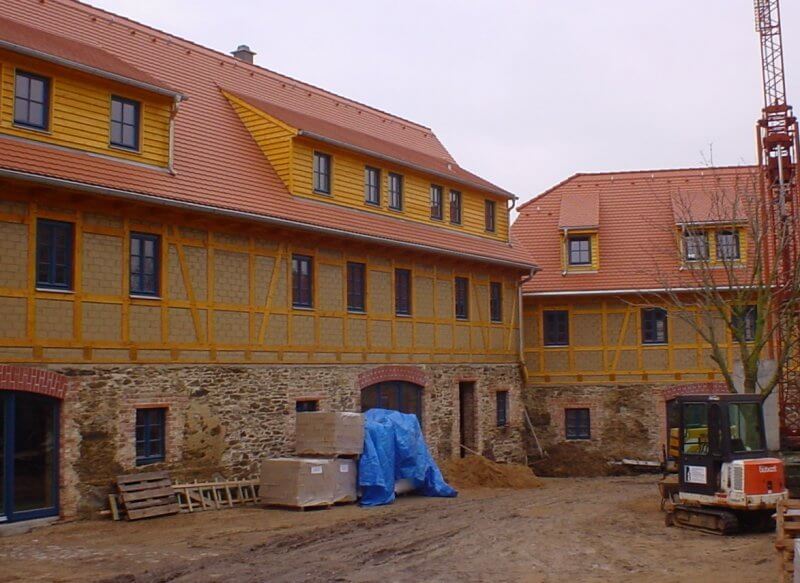Fachwerkhaus im Umbau mit neuem Ziegeldach, Bauernhof in Weitzschen